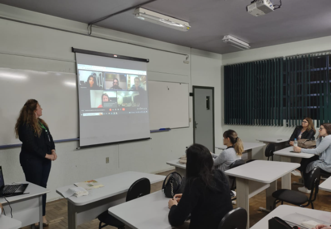 La participación de un estudiante argentino en una clase de posgrado en IFRS – Campus Erechim, a través del programa RED CIDIR, permite diferentes prácticas de intercambio y conocimiento