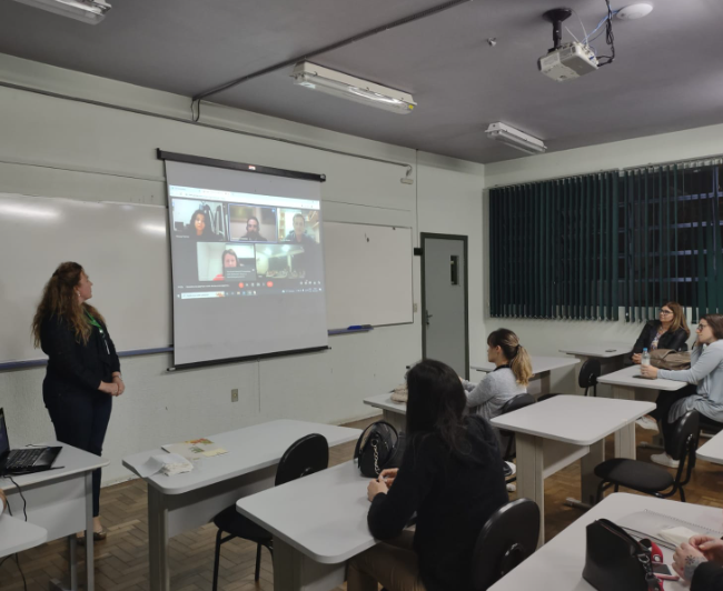 La participación de un estudiante argentino en una clase de posgrado en IFRS – Campus Erechim, a través del programa RED CIDIR, permite diferentes prácticas de intercambio y conocimiento